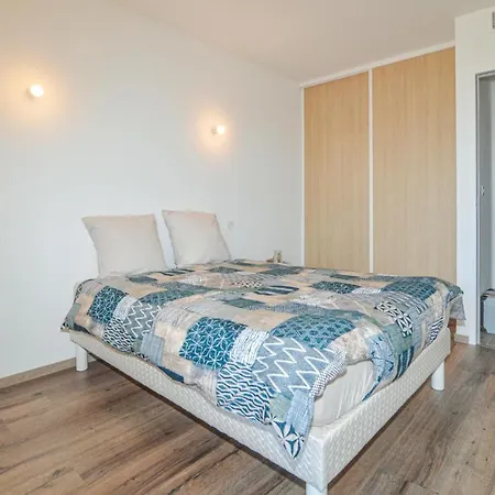 Amazing In Ajaccio With Wifi And 1 Bedrooms *